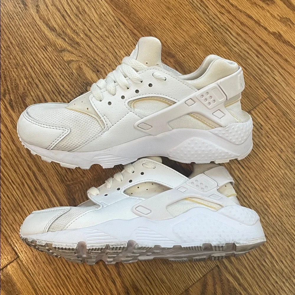 Nike Huarache Triple White Sneakers/Shoes. Size 3.5Y. Excellent Condition.